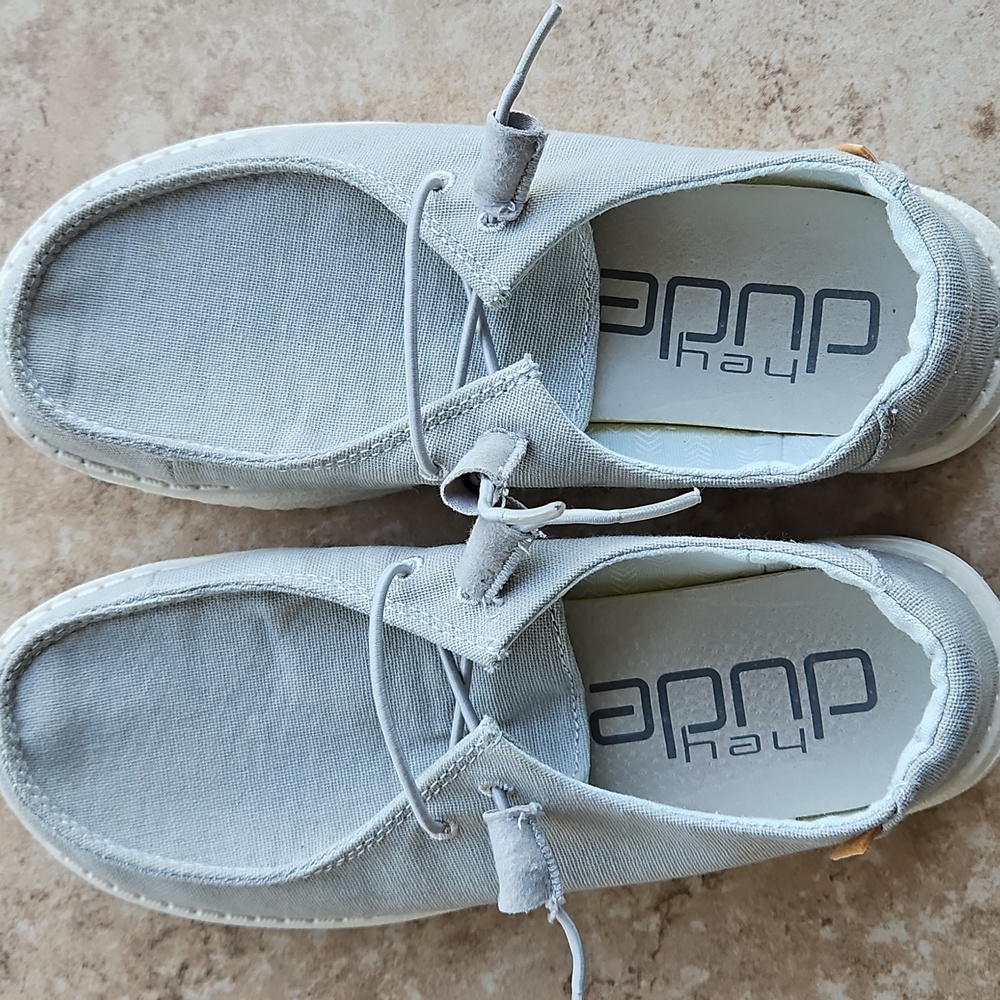 Hey Dude Womens Size 6 Light Gray Casual Shoes